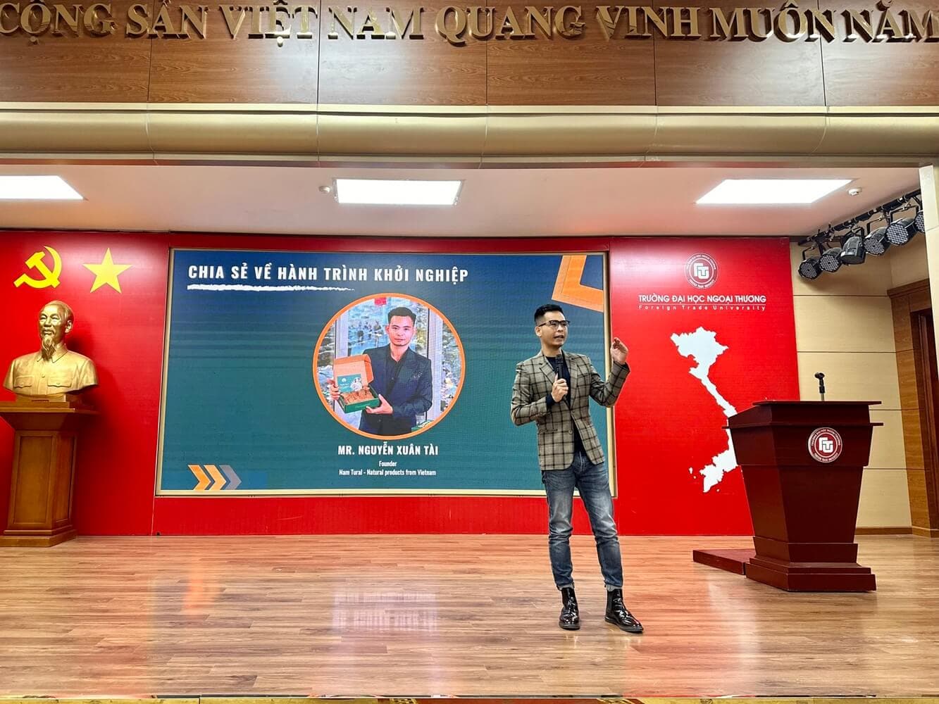 Kẻ dẫn đầu - Phần chia sẻ, truyền cảm hứng với hơn 200 sinh viên FTU